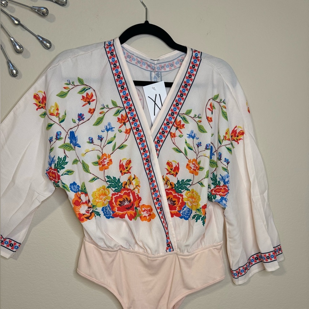 Gorgeous Bohemian Bright Colored Floral 3/4 Dolman Sleeve Bodysuit Size XL NWT - Picture 8 of 16